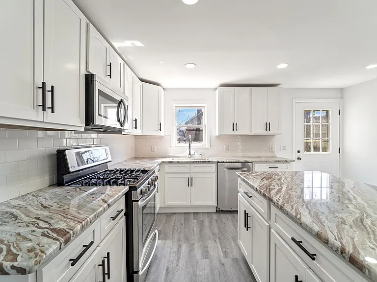 133 Augusta St — Photo 11