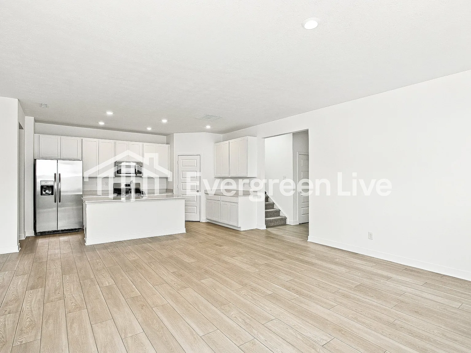 4 bed, 3.0 bath, 2329 sqft, $2,190 — Photo 4