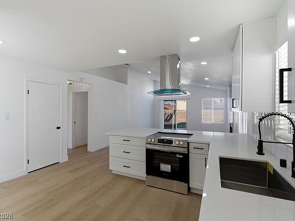 5th image of 2806 Secret Canyon Rd