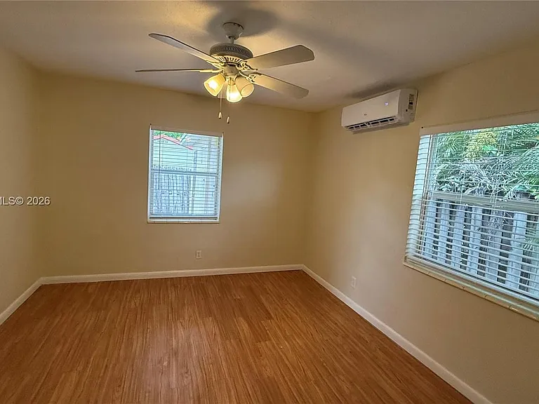 1310 NE 14th Ave #4 — Photo 11