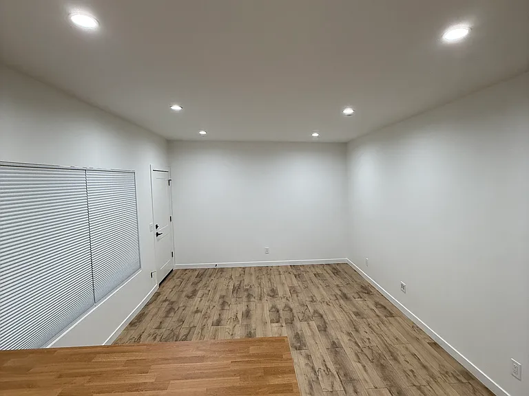 1509 N Hollywood Way #C — Photo 24