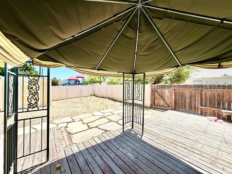 41861 Acacia Ave — Photo 23