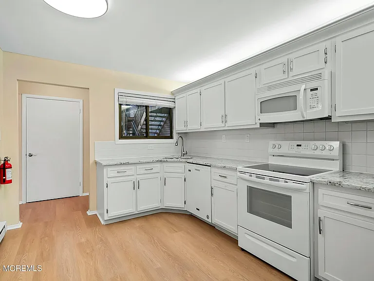43 Eastport Ct — Photo 3