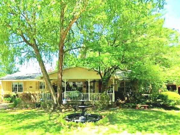 111 Normandy Dr, Florence, AL 35630