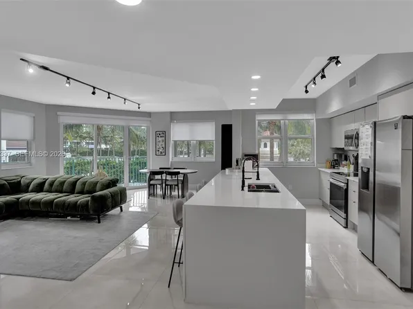 20000 Country Club Dr, Aventura, FL