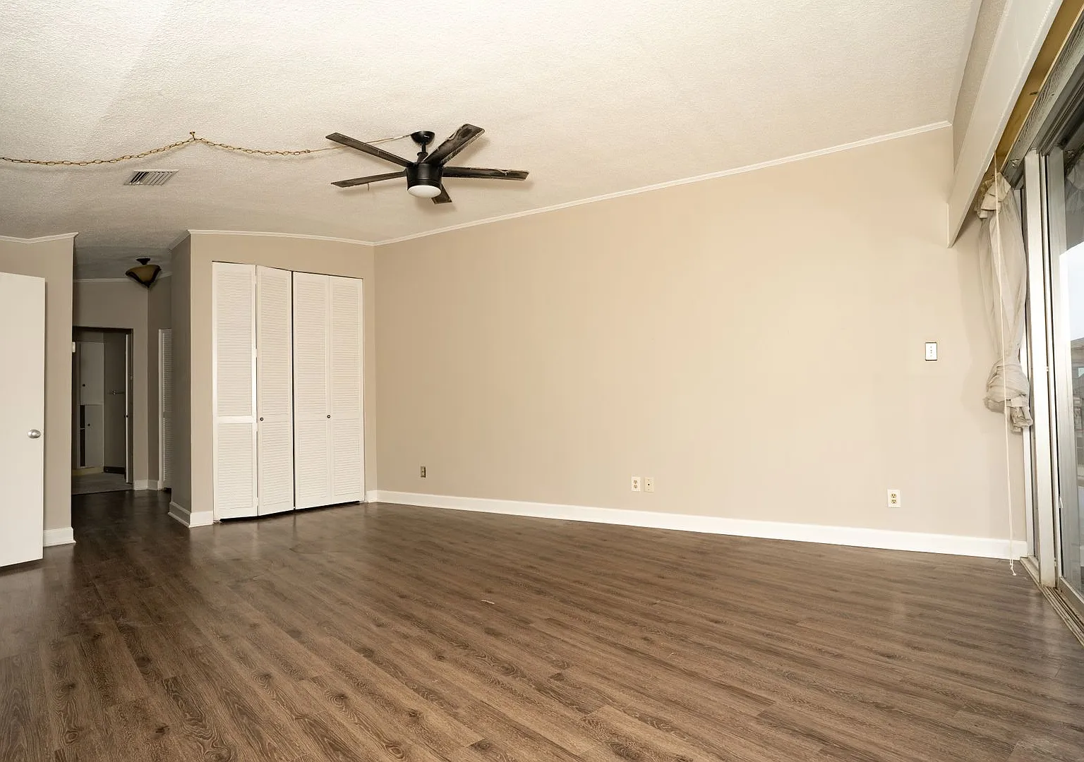 Sprawling 5th-Floor Corner Condo Just Steps from McGee Beach — Photo 4