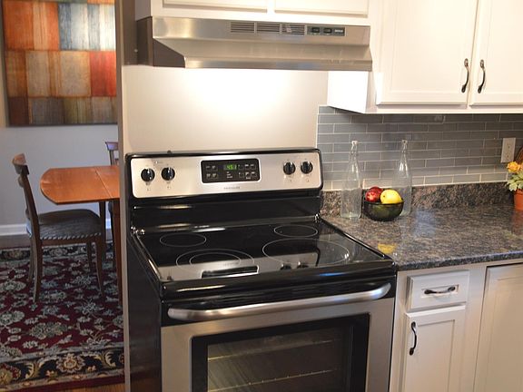 4th image of 6213 Meadowwood Ln