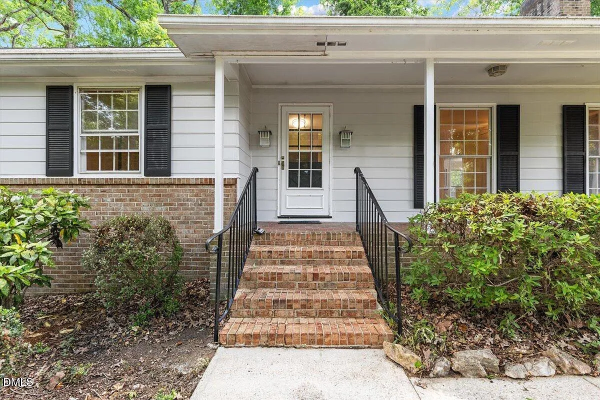3 bed, 1.5 bath, $2,750 — Photo 4
