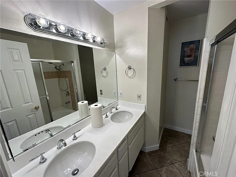 22865 Del Valle St #12 — Photo 10