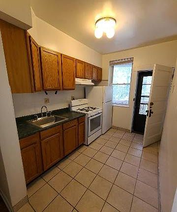 3rd image of 4906 N Magnolia Ave #2E