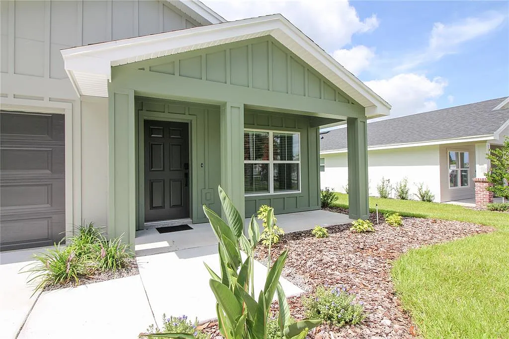 3 bed, 2.0 bath, 1484 sqft, $2,100 — Photo 2