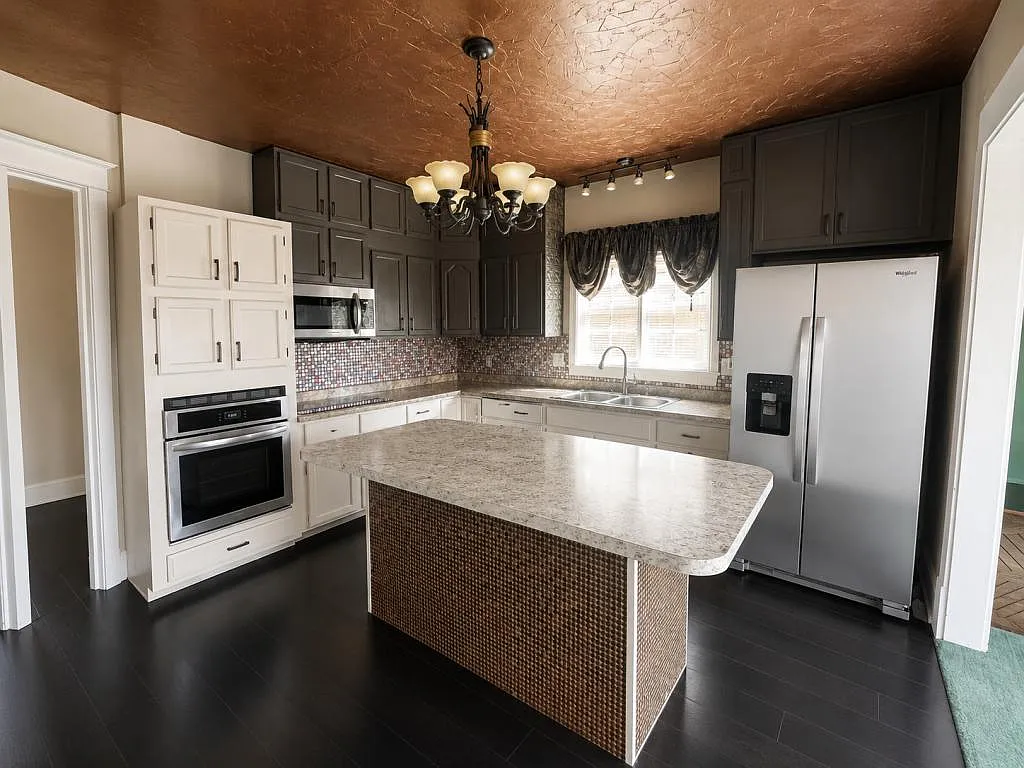 310 E Thayer Ave — Photo 3
