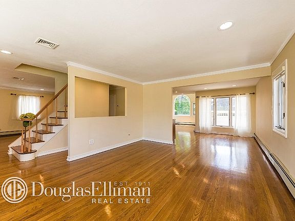 4th image of 15 Pembrook Dr