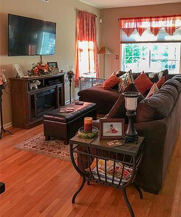 4th image of 1705 Deena Dr