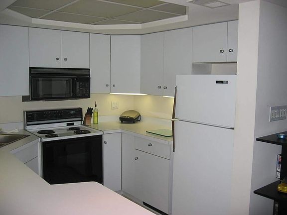 5th image of 2230 N Bissell St #G