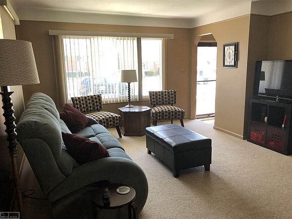 4th image of 22843 Colony St