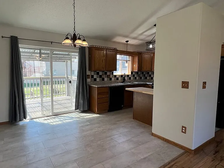 549 Hanover Dr — Photo 7