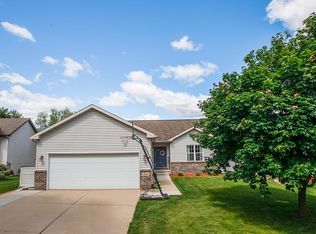 424 N Heatherstone Dr, Sun Prairie, WI 53590