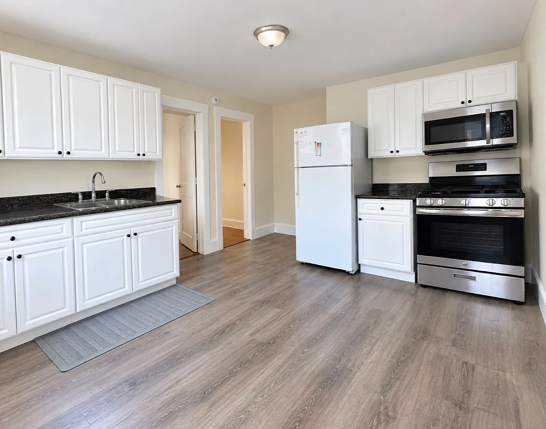 2 bed, 875 sqft, $2,800 — Photo 1
