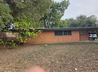 404 E Brown St, Hearne, TX 77859