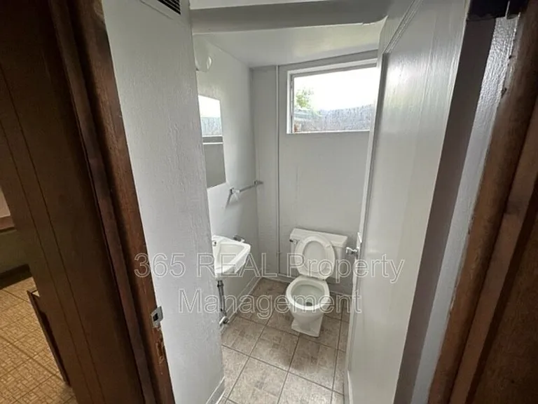 2446 25th Ave — Photo 7