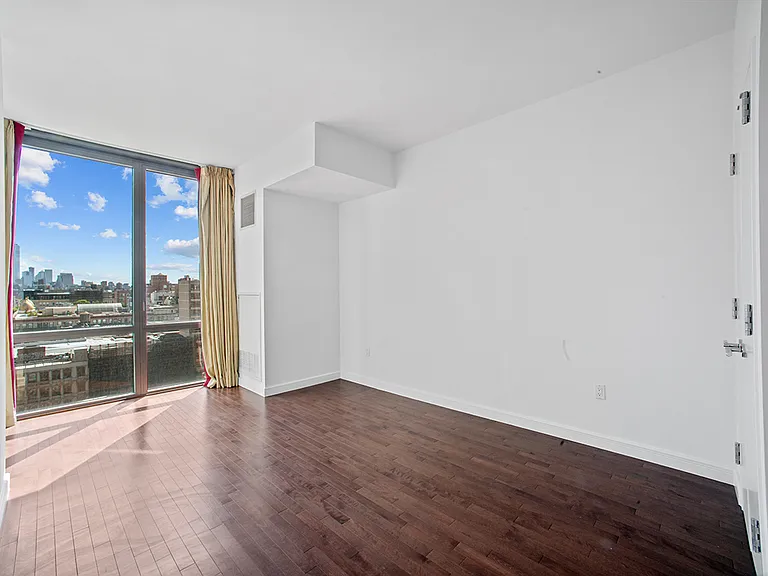 101 W 24th St #14D — Photo 5