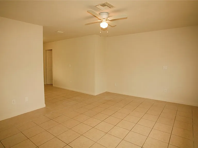 122 Gordon Ave S — Photo 3