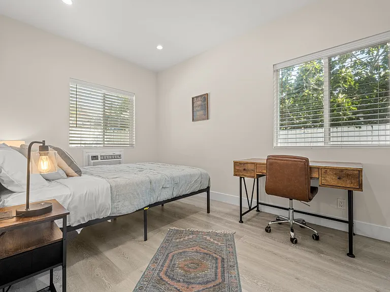 19508 Hart St — Photo 6