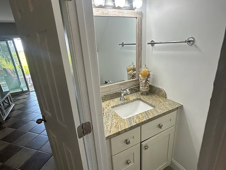 510 Saint Charles Ct — Photo 7