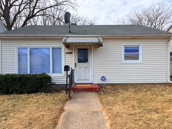 2832 New York Ave, Whiting, IN 46394