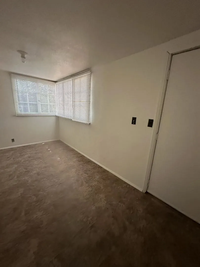 2024 Darrow Ave — Photo 1