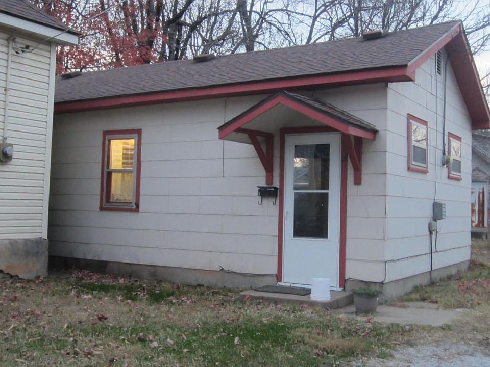 2nd image of 903 W Elm St