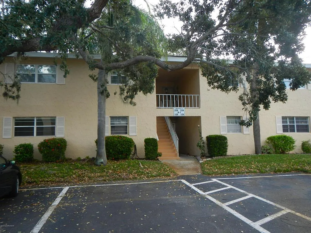 2 bed, 917 sqft, $1,400 — Photo 1