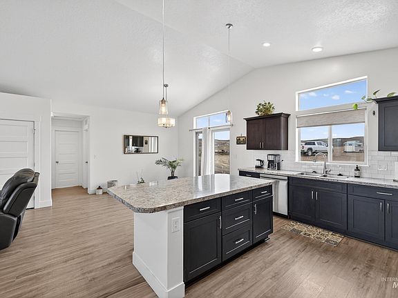 3rd image of 1854 Jacks Rd