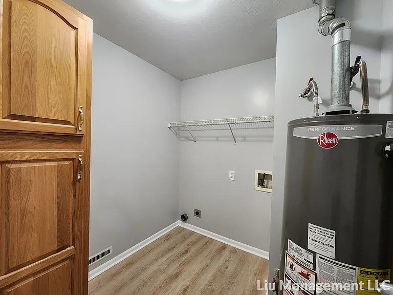 1042 N Traub Ave — Photo 9