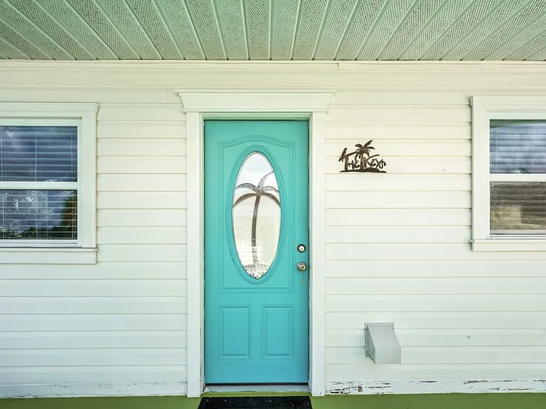 7518 Astor Dr — Photo 12