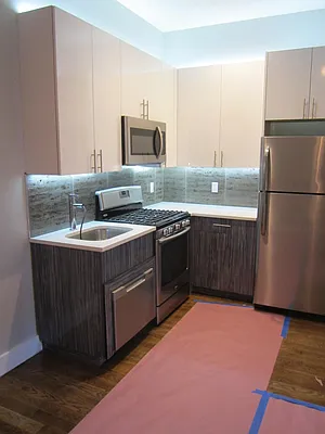 Rented by Uptown Flats LLC | media 9