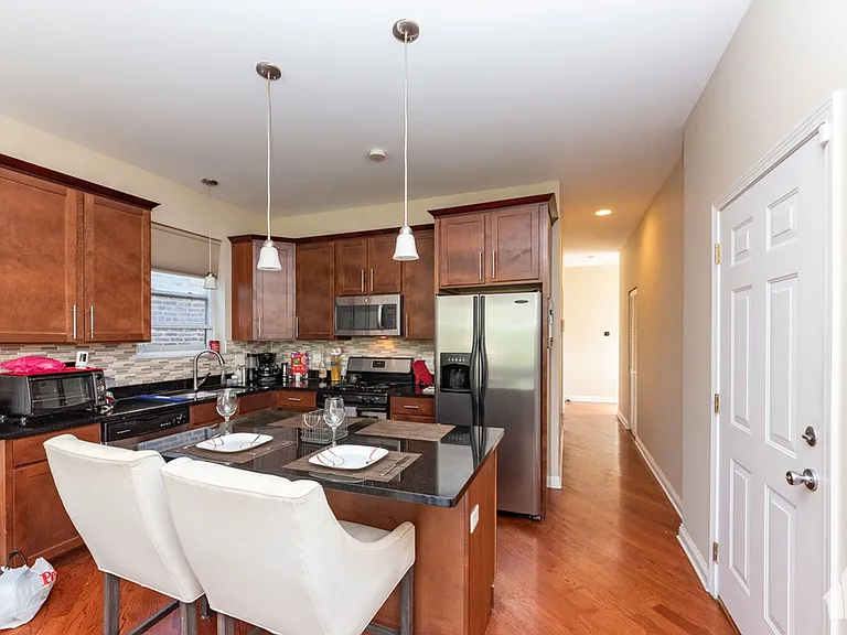 2534 W Flournoy St #1 — Photo 3