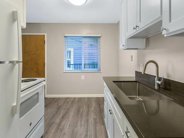 724 Central Ave — Photo 11