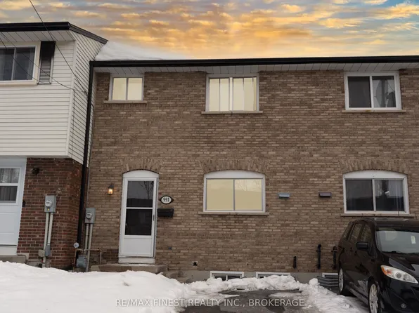 991 Amberdale Cres, Kingston, ON K7M 6X6