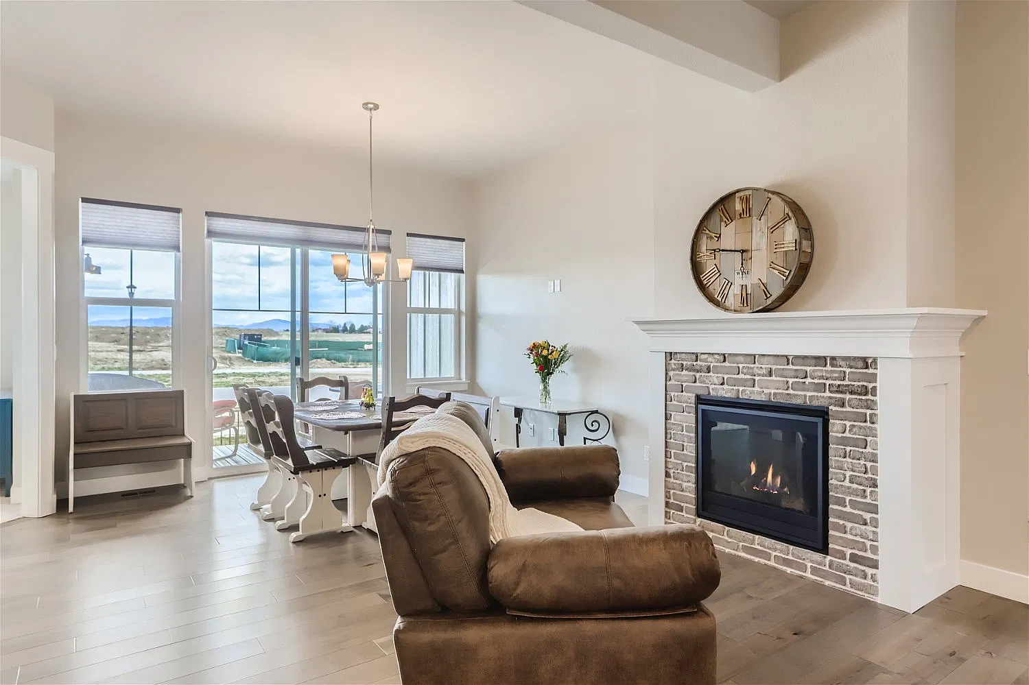 4 bed, 3.5 bath, 2600 sqft, $4,500 — Photo 3