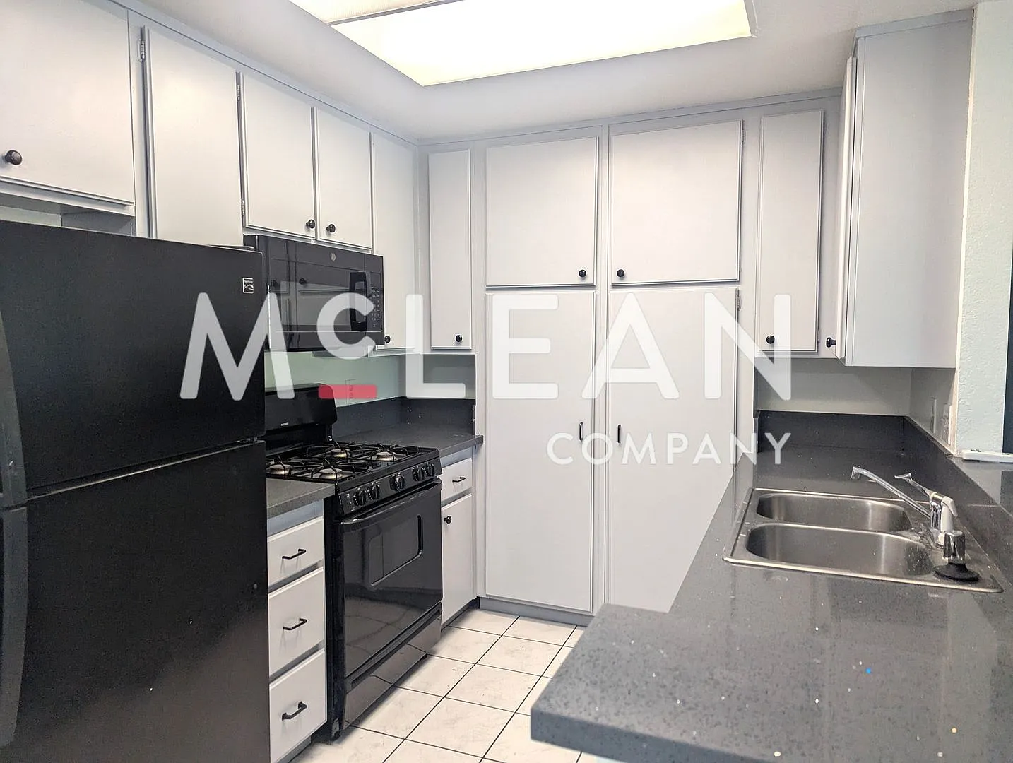 Three Bedroom in Cathedral City w/ Community Amenities — Photo 2