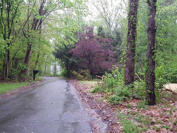 4th image of 16 Williams Dr
