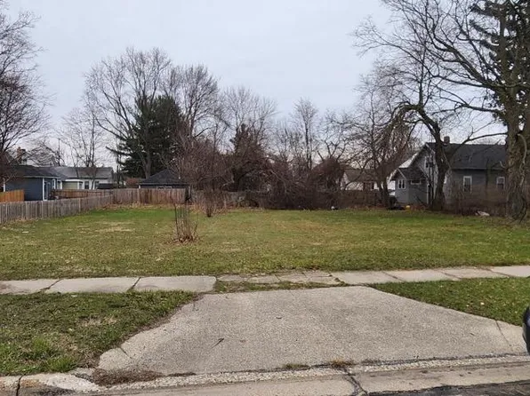 1236 Pine St, Muskegon, MI 49442