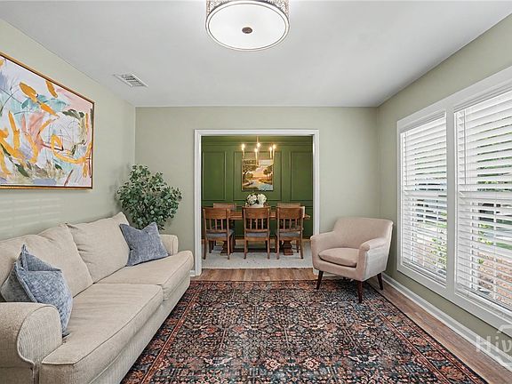 3rd image of 135 Wyckfield Road