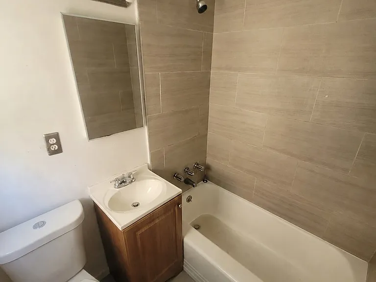 4754 Oakwood Ave #8 — Photo 9