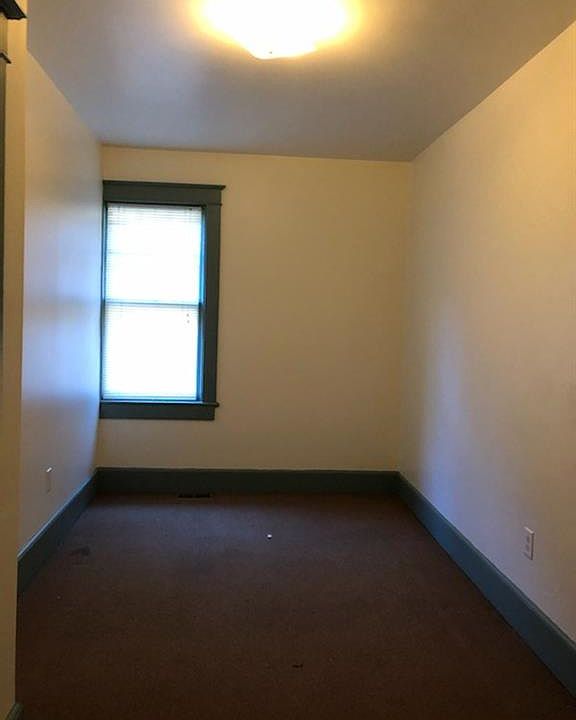 2nd image of 370 Dunning St