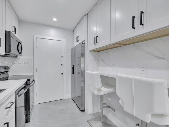 2271 NE 68th St #202