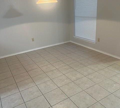 3rd image of 1105 Fairhaven Dr