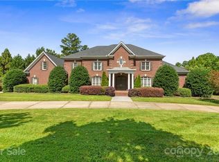 2086 Kings Manor Dr, Matthews, NC 28104